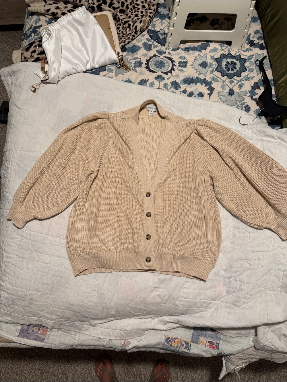 Evereve Beige Button-Front Puff Sleeve Cardigan